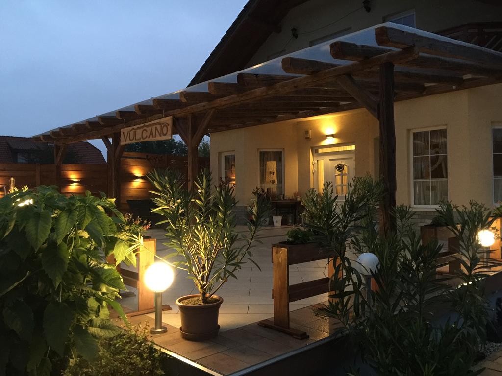 Vulcano Vendeghaz Hotel Mesteri Exterior foto